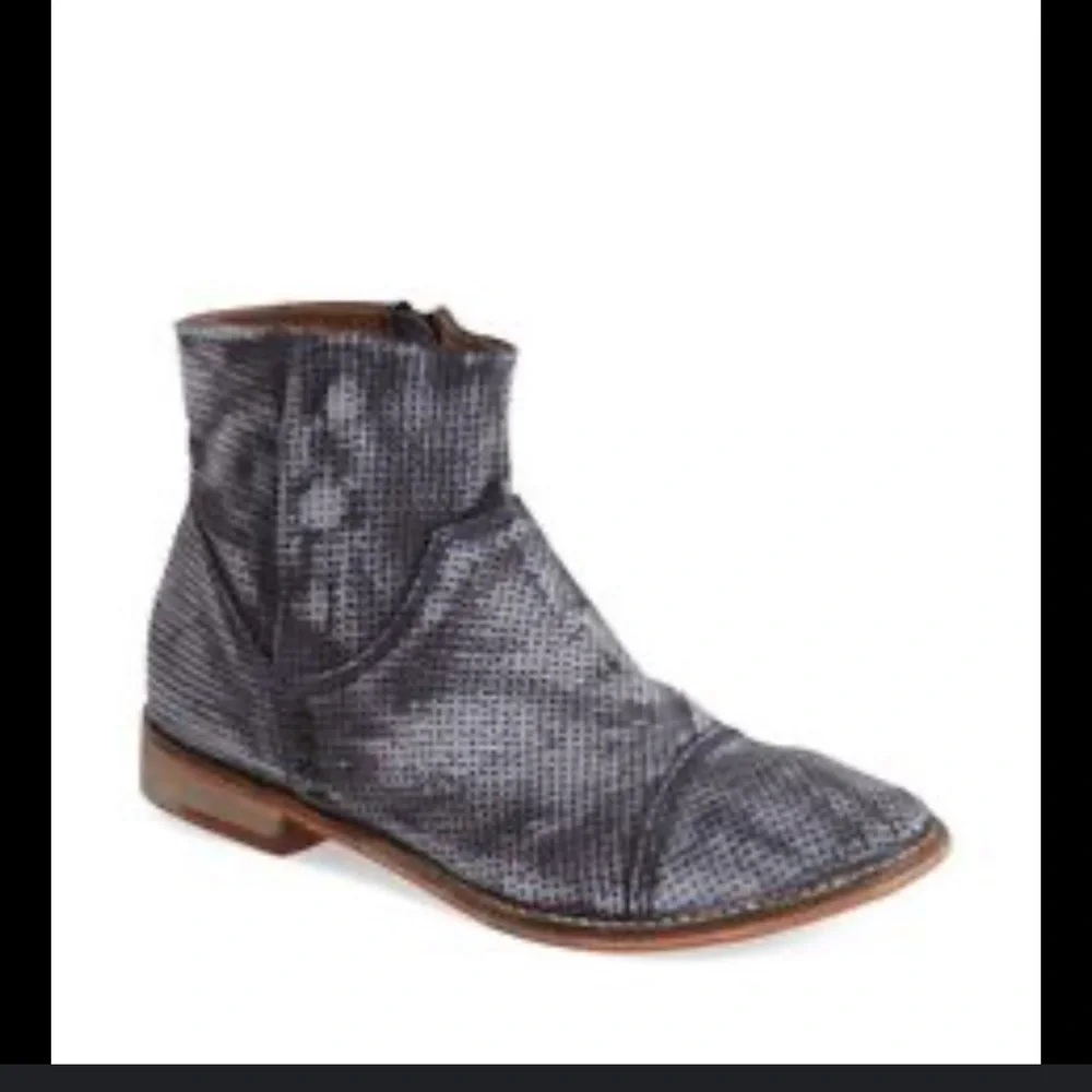 Free‎ People Blue and Gray Ankle Boots